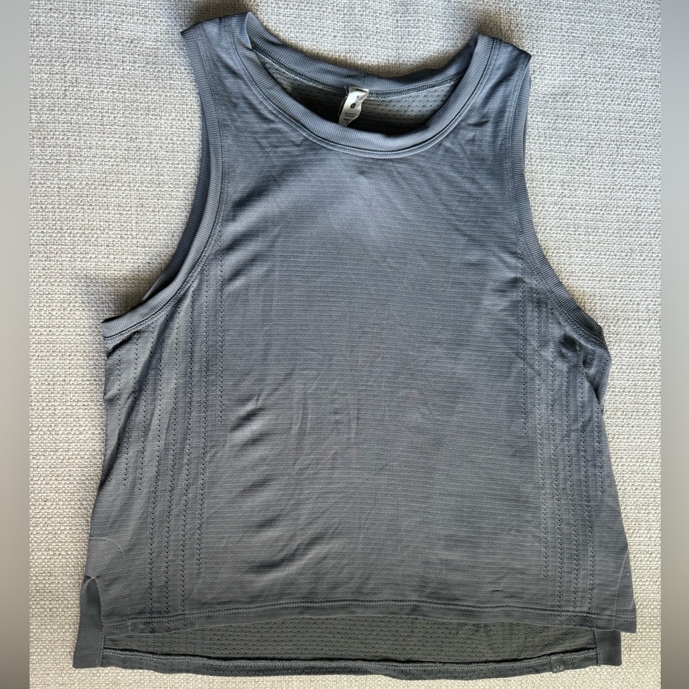 Train to Be Tank size 4. Slate color